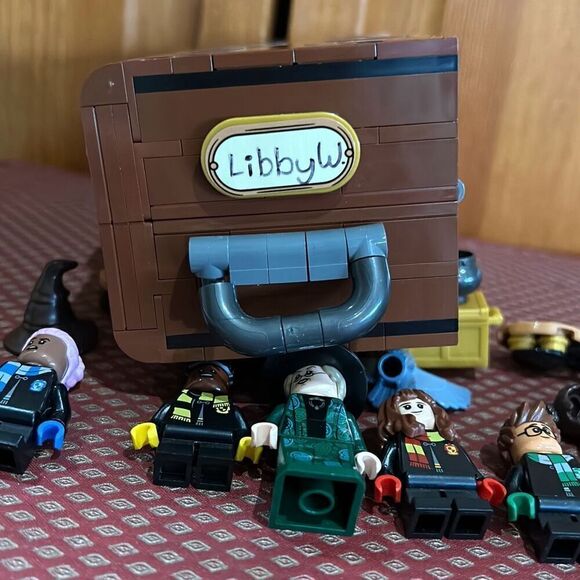 Lego 76399 Harry Potter’s Magical Trunk Ravenclaw - Picture 8 of 10